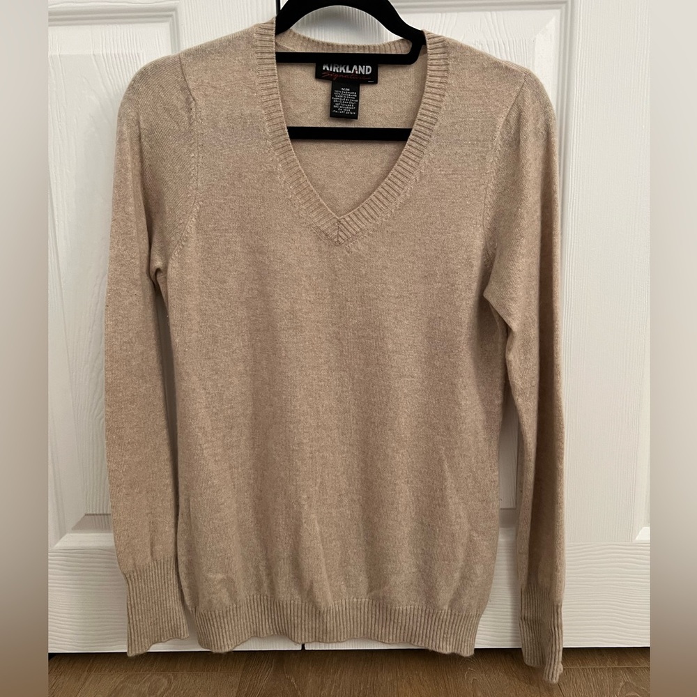 Beige cashmere v-neck sweater size medium